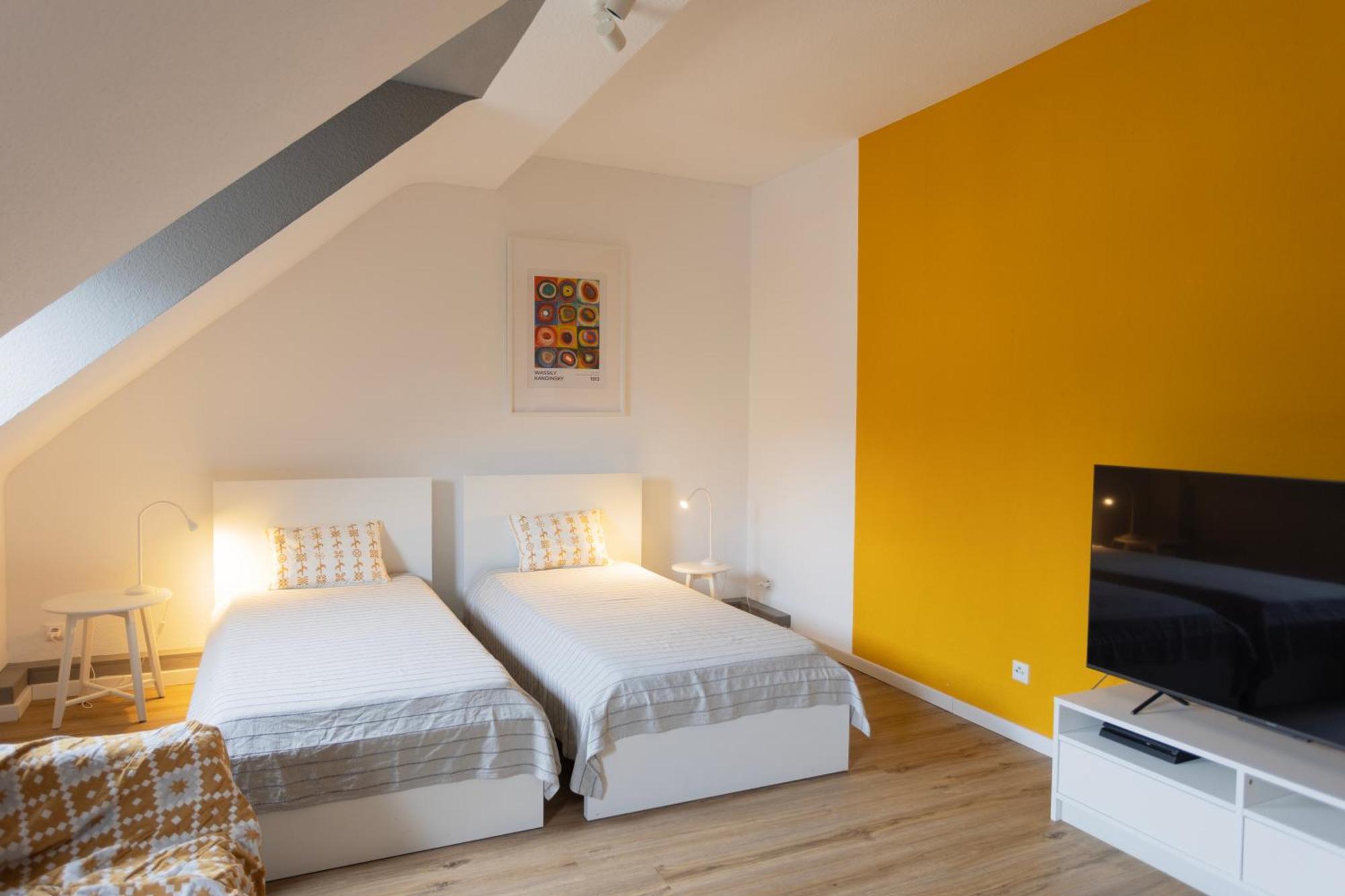Apartamento Big Flat With Fresh Renovation, Free Parking, Sonyps, Netflix Duisburg Exterior foto